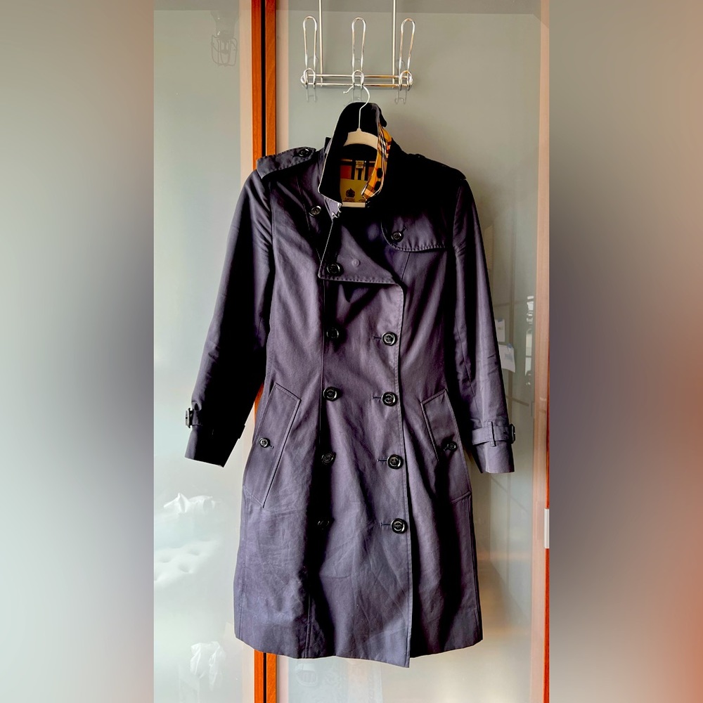 BURBERRY FW2022 Knee Length Chelsea Trench Coat in Midnight Size 8